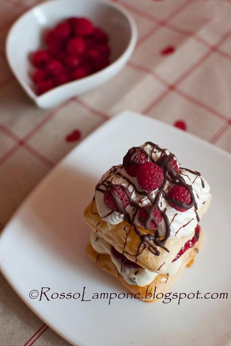 MINI MILLEFOGLIE AI LAMPONI E MASCARPONE VARIEGATI AL CIOCCOLATO