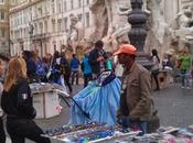 Piazza Navona nelle condizioni ignobili scorso sabato maggio. Foto solo stomaci forti
