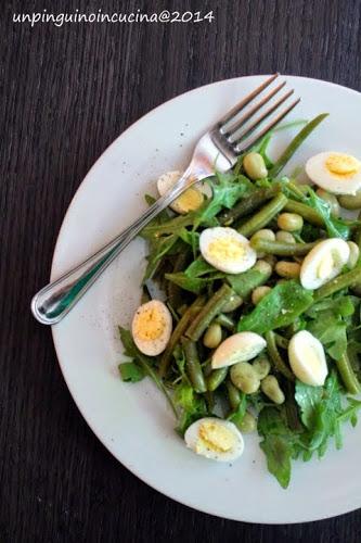 Insalata di fagiolini e fave con uova di quaglia