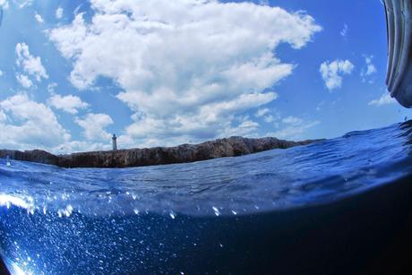 Tante domande senza risposte. E il mare è sempre più blu