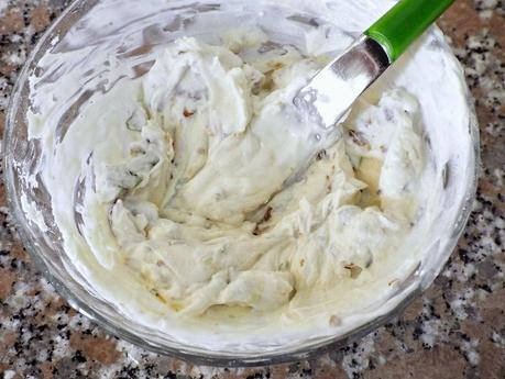 Finger Food di melanzane con crema di caprino, pomodori secchi e basilico