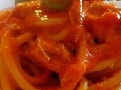 Spaghettoni Leonessa salsa peperoni, tonno olive.