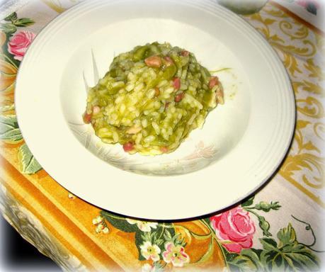 Ricetta di Risotto agli Asparagi Verdi arricchito con Pancetta affumicata, facile, veloce e buonissimo.