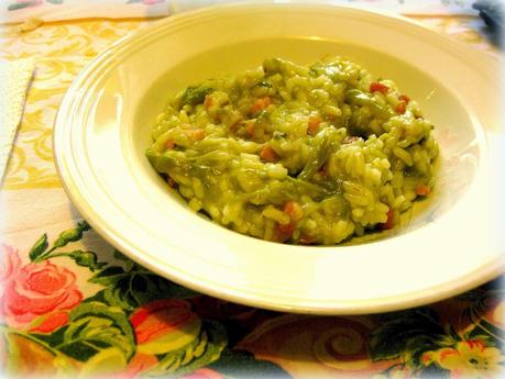 Ricetta di Risotto agli Asparagi Verdi arricchito con Pancetta affumicata, facile, veloce e buonissimo.