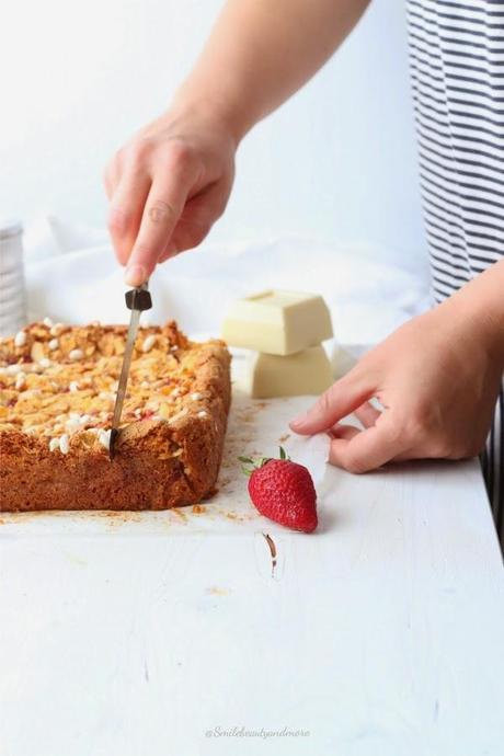 Blondie al cioccolato bianco e fragole