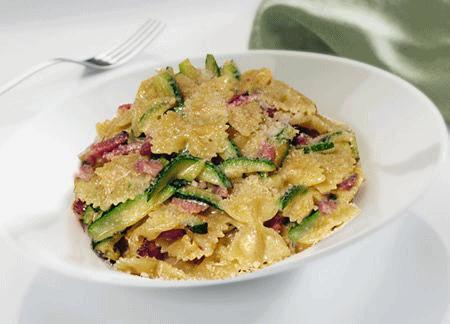 A tavola con fantasia - Farfalle con zucchine e zafferano