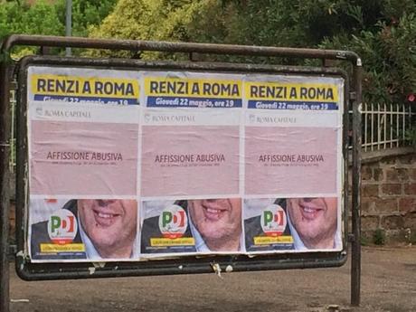 Tutte le affissioni abusive di Matteo Renzi a Roma. Poi se Beppe Grillo ti supera, caro presidente, ringrazia i criminali che a Roma gestiscono il tuo parito