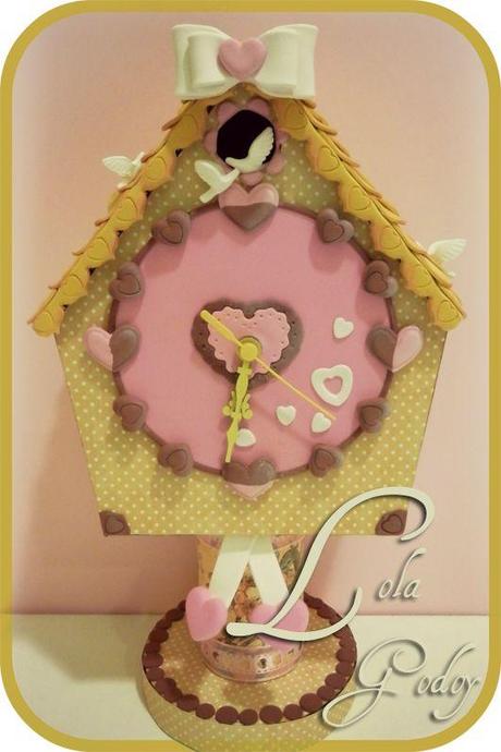 http://redecoratelg.blogspot.com.es/2014/03/reloj-imitacion-de-cuco-scrapbooking.html