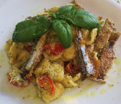 orecchiette con alici e melanzane