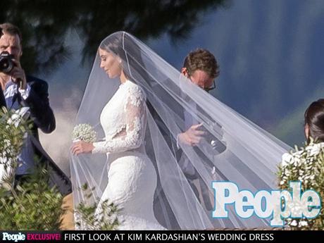 Kim Kardashian e Kanye West, matrimonio blindato a Firenze: le foto e l’abito da sposa
