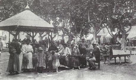 Viareggio - Piazza Vecchio mercato - Foto tratta da Nuova Viareggio Ieri N.12 settembre 1994