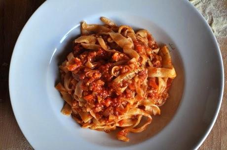 Tagliatelle fatte in casa al ragù di seitan