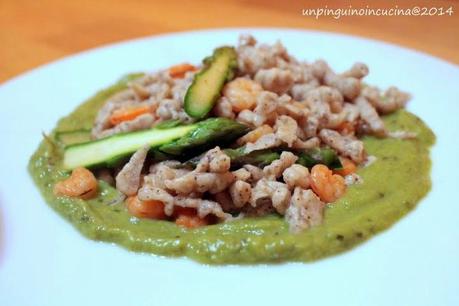 Spatzln di grano saraceno con ragù di asparagi e gamberi