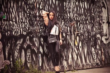 berlingraffiti-outfit-ootd-black-leather-chicetoile