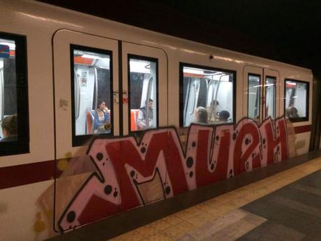 Ormai i nuovi treni della metropolitana di Roma non vengono più puliti. Il loro destino ormai sarà inesorabilmente lo stesso dei vecchi. Nulla del genere altrove al mondo