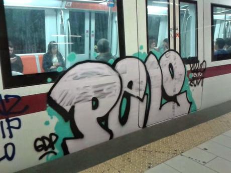 Ormai i nuovi treni della metropolitana di Roma non vengono più puliti. Il loro destino ormai sarà inesorabilmente lo stesso dei vecchi. Nulla del genere altrove al mondo