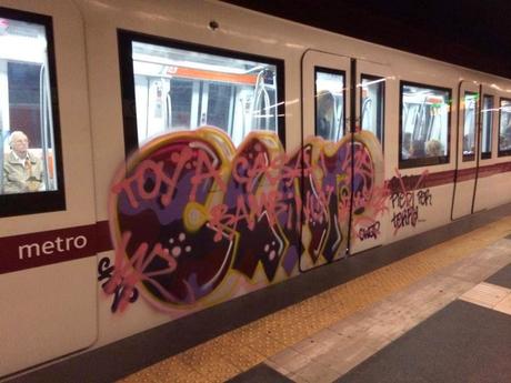 Ormai i nuovi treni della metropolitana di Roma non vengono più puliti. Il loro destino ormai sarà inesorabilmente lo stesso dei vecchi. Nulla del genere altrove al mondo