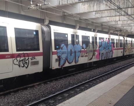 Ormai i nuovi treni della metropolitana di Roma non vengono più puliti. Il loro destino ormai sarà inesorabilmente lo stesso dei vecchi. Nulla del genere altrove al mondo