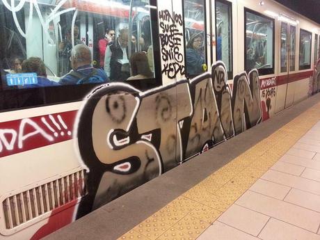 Ormai i nuovi treni della metropolitana di Roma non vengono più puliti. Il loro destino ormai sarà inesorabilmente lo stesso dei vecchi. Nulla del genere altrove al mondo