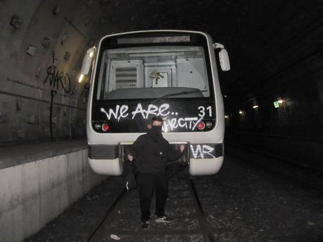 Ormai i nuovi treni della metropolitana di Roma non vengono più puliti. Il loro destino ormai sarà inesorabilmente lo stesso dei vecchi. Nulla del genere altrove al mondo