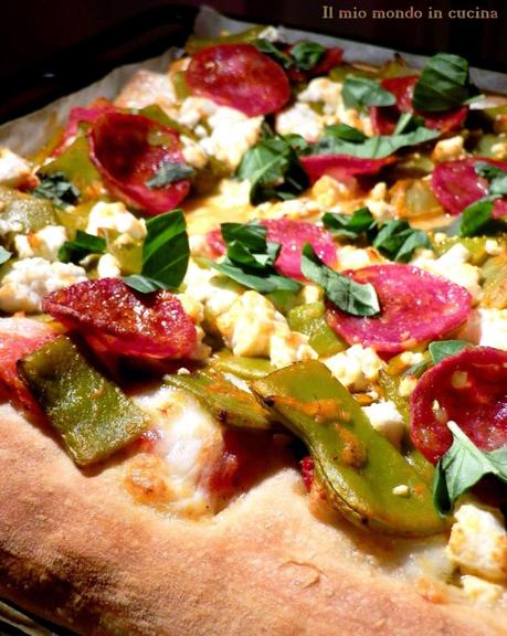 PIZZA con TACCOLE, FETA e SALAMINO PICCANTE