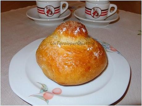 http://untavoloperquattro.blogspot.it/2014/02/brioches-col-tuppo.html