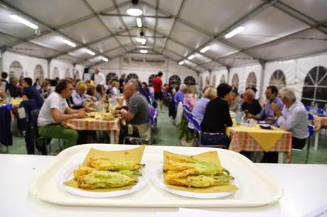 alla sagra del fiore di zucca fritto, La Serra