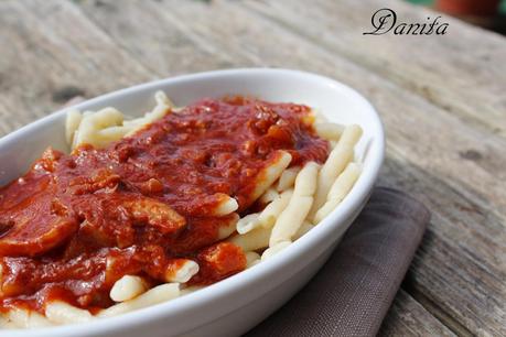 Pasta fresca: gnocchetti con crivo di Montepaone con tonno e bottarga