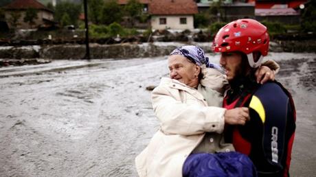 L'ALLUVIONE DEL SECOLO TRAVOLGE I BALCANI: BOSNIA, SERBIA E CROAZIA IN GINOCCHIO