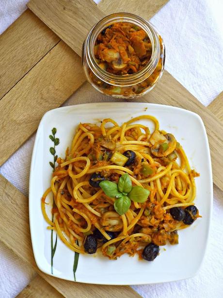 Spaghetti quadrati al ragù ricco di verdure