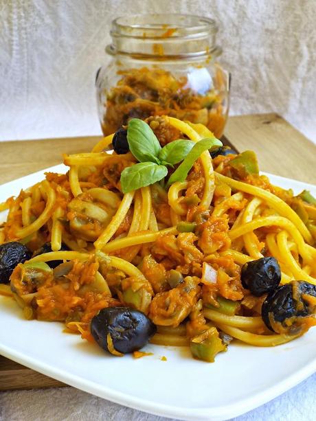 Spaghetti quadrati al ragù ricco di verdure