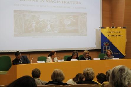 Donne in Magistratura: fra conquista di genere e progresso della giustizia I relatori, da sinistra: Giovanni Rossi, Cecilia Pedrazza Gorlero, Anna Maria Isastia, Carla Marina Lendaro e Donata Gottardi