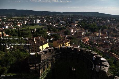 Gorizia - Scorcio della città dal Castello dell'XI sec. — con Antonella De Leonardis.