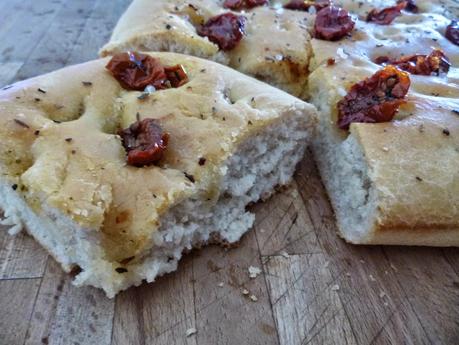 Focaccia con pomodorini secchi