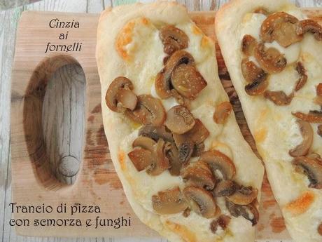 pizza scamorza e funghi