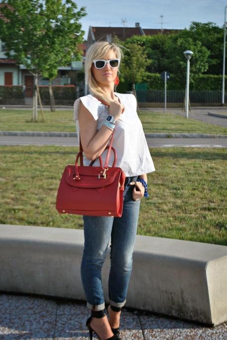 outfit casual camicia a pois e jeans vita alta e borsa rossa outfit comfy outfit primaverili outfit maggio 2014 fashion blog italiani fashion blogger italiane outfit di colorblock by felym fashion blog di mariafelicia magno outfit borsa rossa jeans a vita alta abbinamenti jeans a vita alta sandali di pelle con fascia di pelle alla caviglia mariafelicia magno blogger di colorblock by felym bracciale il centimetro orologio casio occhiali da sole ray ban fashion blogger italiane ragazze bionde moda fashion outfit jeans e tacchi 