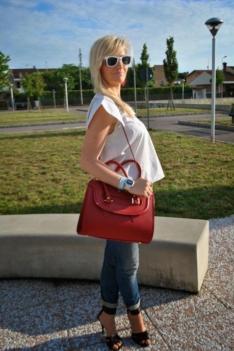 outfit casual camicia a pois e jeans vita alta e borsa rossa outfit comfy outfit primaverili outfit maggio 2014 fashion blog italiani fashion blogger italiane outfit di colorblock by felym fashion blog di mariafelicia magno outfit borsa rossa jeans a vita alta abbinamenti jeans a vita alta sandali di pelle con fascia di pelle alla caviglia mariafelicia magno blogger di colorblock by felym bracciale il centimetro orologio casio occhiali da sole ray ban fashion blogger italiane ragazze bionde moda fashion outfit jeans e tacchi 