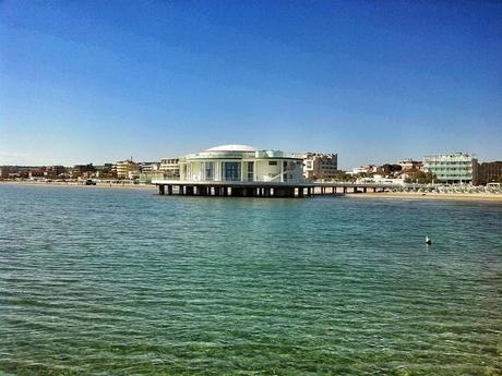 Senigallia, mare blu e spiaggia di velluto