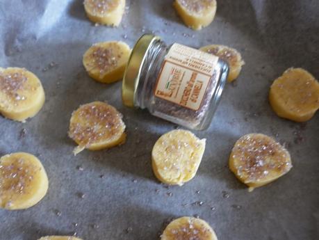 BISCOTTI AL BURRO CON ZUCCHERO ALL'AROMA DI CANNELLA