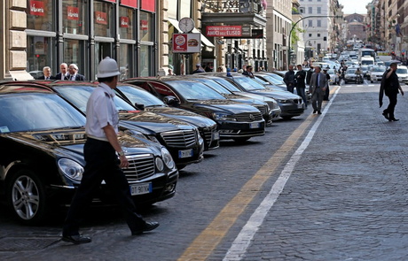 L'assemblea di Banca d'Italia e lo spettacolo raccapricciante dell'unica città occidentale malata di automobilite acuta