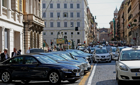 L'assemblea di Banca d'Italia e lo spettacolo raccapricciante dell'unica città occidentale malata di automobilite acuta