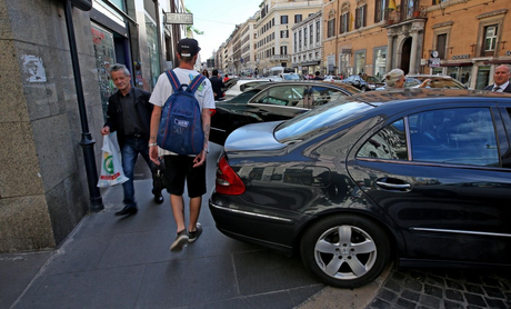 L'assemblea di Banca d'Italia e lo spettacolo raccapricciante dell'unica città occidentale malata di automobilite acuta