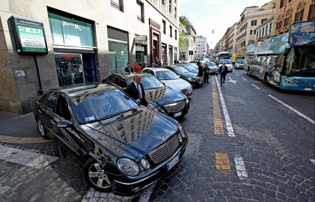 L'assemblea di Banca d'Italia e lo spettacolo raccapricciante dell'unica città occidentale malata di automobilite acuta