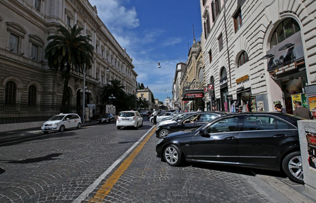 L'assemblea di Banca d'Italia e lo spettacolo raccapricciante dell'unica città occidentale malata di automobilite acuta