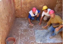 Porto Torres. Affreschi e mosaici nei pressi delle terme.