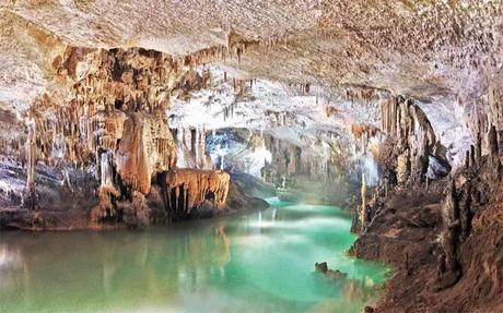 Rare riprese nella magnifica Grotta di Jeita, Libano