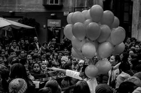 3 Km di musica  - Napoli 1 giugno 2014 - Via Toledo -  i giovani cantano in coro  AMA  di Andrea Lucisano