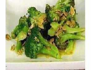 La salute viene mangiando: broccoli con mandorle e agrumi