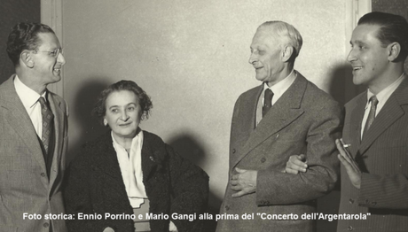 Ennio Porrino e Mario Gangi. Al centro i genitori di Porrino.