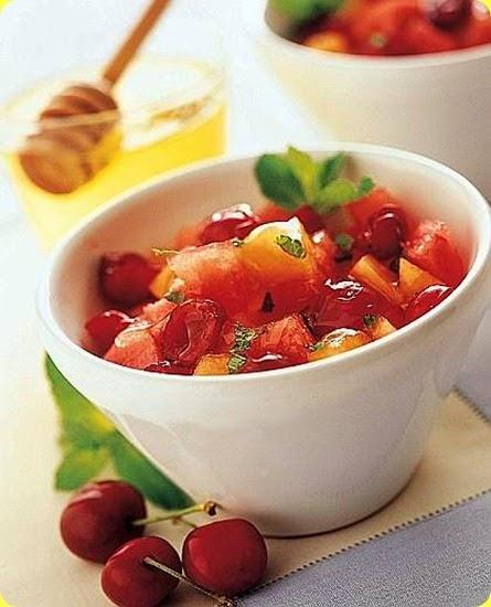 Macedonia di melone, anguria e amarene alla menta